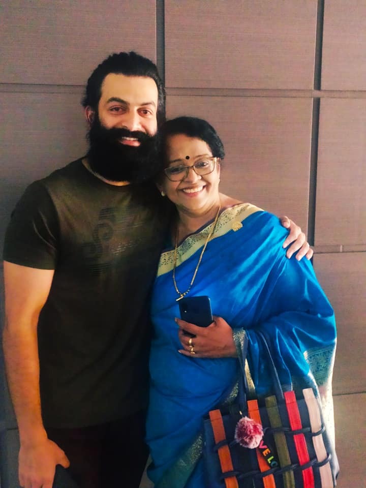 ഹാപ്പി ബര്‍ത്ത്‌ഡേ അമ്മാ... മല്ലിക സുകുമാരനൊപ്പമുള്ള ചിത്രങ്ങള്‍ പങ്കിട്ട് ഇന്ദ്രജിത്തും പൃഥ്വിരാജും