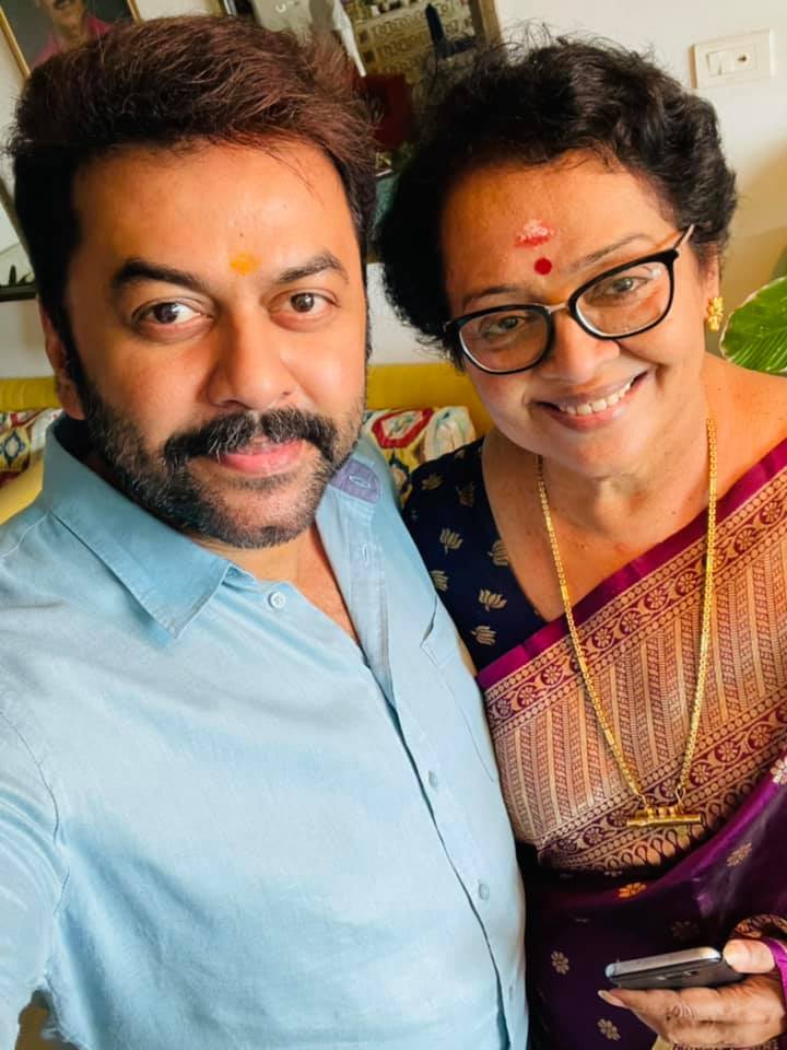 ഹാപ്പി ബര്‍ത്ത്‌ഡേ അമ്മാ... മല്ലിക സുകുമാരനൊപ്പമുള്ള ചിത്രങ്ങള്‍ പങ്കിട്ട് ഇന്ദ്രജിത്തും പൃഥ്വിരാജും