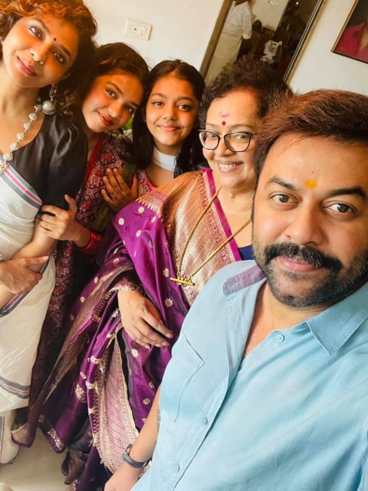 ഹാപ്പി ബര്‍ത്ത്‌ഡേ അമ്മാ... മല്ലിക സുകുമാരനൊപ്പമുള്ള ചിത്രങ്ങള്‍ പങ്കിട്ട് ഇന്ദ്രജിത്തും പൃഥ്വിരാജും