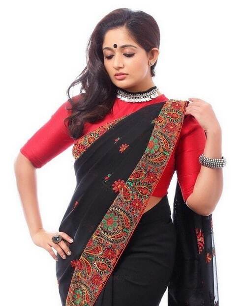 മലയാളികളുടെ താരദമ്പതികള്‍; വൈറലായി ദിലിപീന്റെ കാവ്യയുടേയും ചിത്രങ്ങള്‍