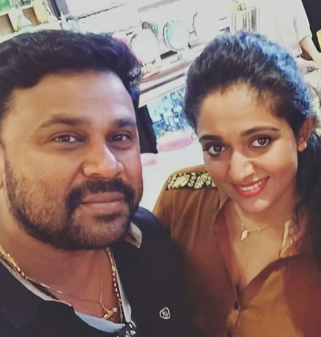 മലയാളികളുടെ താരദമ്പതികള്‍; വൈറലായി ദിലിപീന്റെ കാവ്യയുടേയും ചിത്രങ്ങള്‍