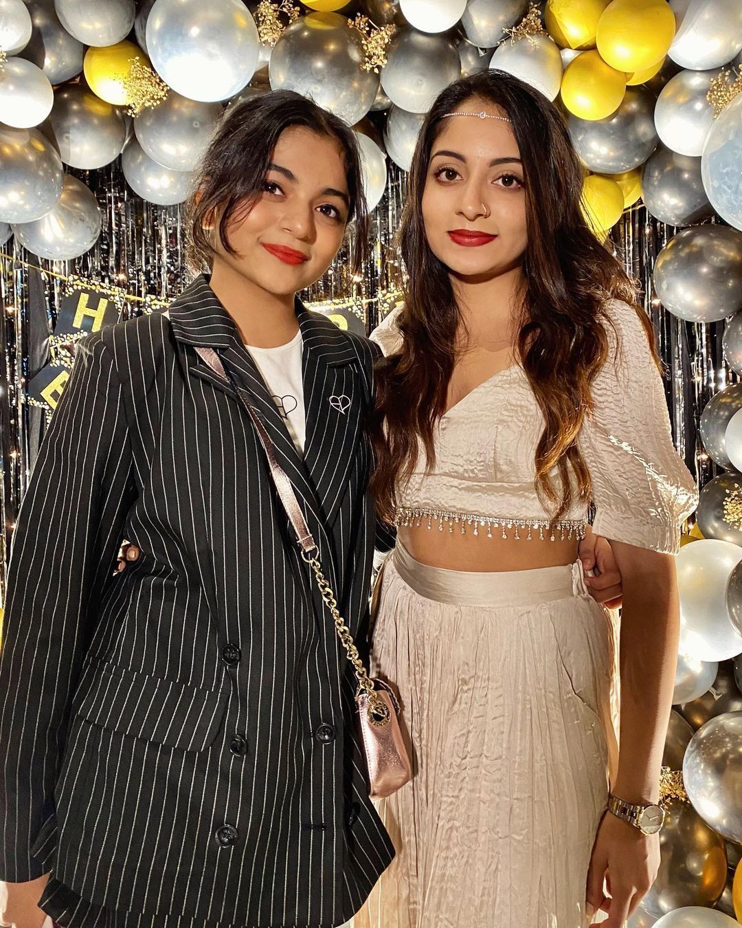  പൊളിയെന്ന് പറഞ്ഞാൽ വൻ പൊളി.. ഇഷാനിയുടെ പിറന്നാൾ അടിച്ചുപൊളിച്ച് അഹാനയും അനിയത്തിമാരും