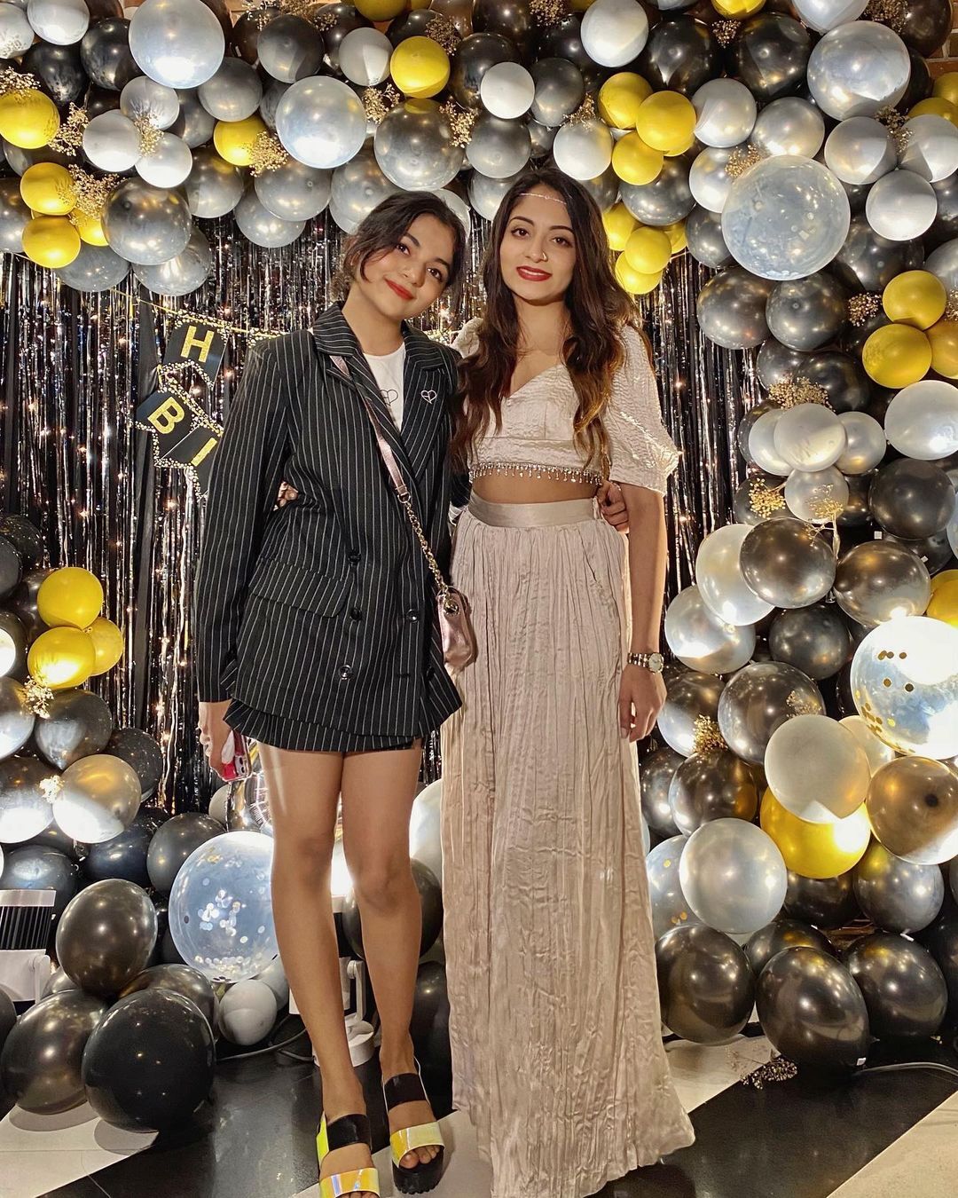  പൊളിയെന്ന് പറഞ്ഞാൽ വൻ പൊളി.. ഇഷാനിയുടെ പിറന്നാൾ അടിച്ചുപൊളിച്ച് അഹാനയും അനിയത്തിമാരും