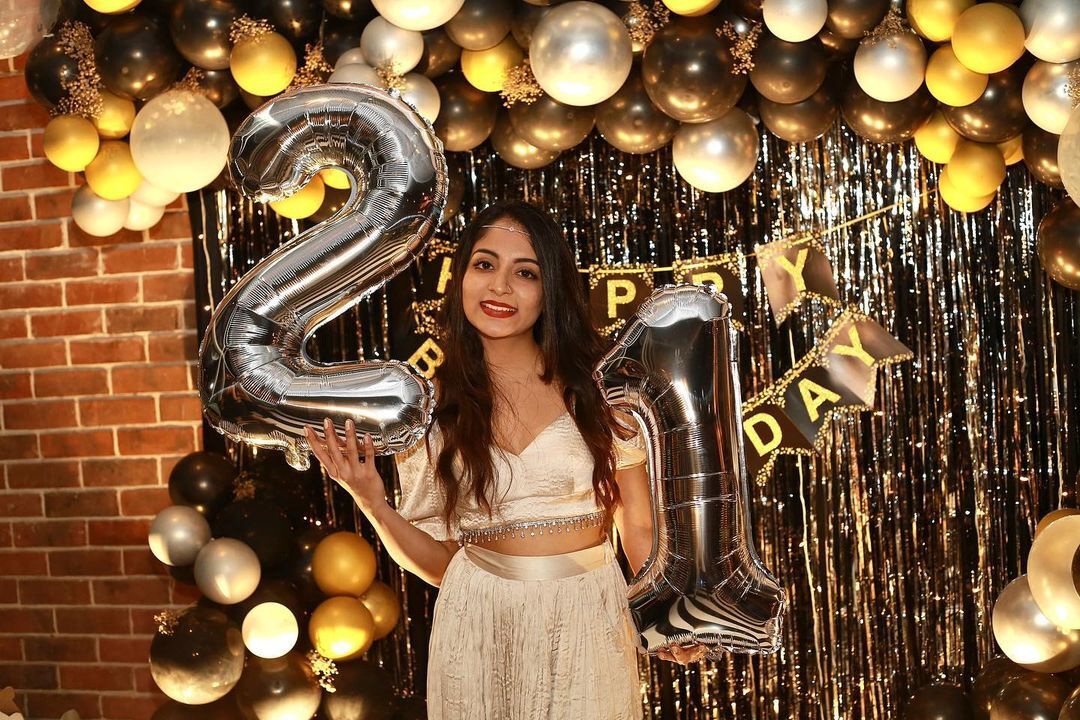  പൊളിയെന്ന് പറഞ്ഞാൽ വൻ പൊളി.. ഇഷാനിയുടെ പിറന്നാൾ അടിച്ചുപൊളിച്ച് അഹാനയും അനിയത്തിമാരും