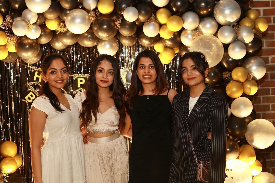  പൊളിയെന്ന് പറഞ്ഞാൽ വൻ പൊളി.. ഇഷാനിയുടെ പിറന്നാൾ അടിച്ചുപൊളിച്ച് അഹാനയും അനിയത്തിമാരും