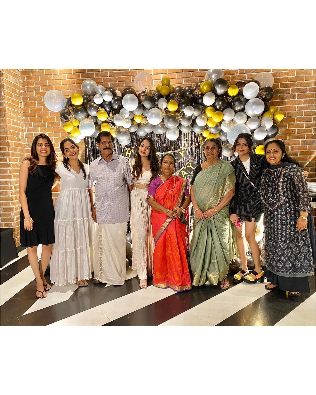  പൊളിയെന്ന് പറഞ്ഞാൽ വൻ പൊളി.. ഇഷാനിയുടെ പിറന്നാൾ അടിച്ചുപൊളിച്ച് അഹാനയും അനിയത്തിമാരും