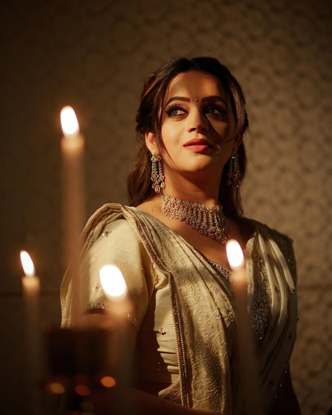  ഉഫ്..കണ്ണെടുക്കാനാകില്ല.. ഭാവന ഇതെന്ത് ഭാവിച്ചാണ്..വൈറലായി ദീപാവലി ലുക്ക്