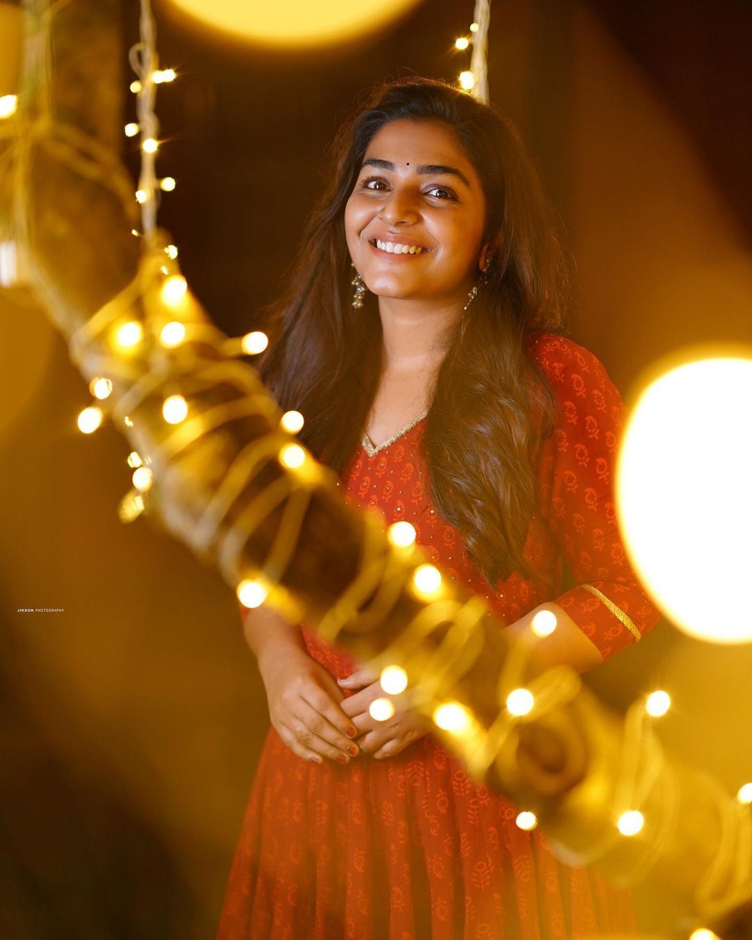 വെളിച്ചം ദുഃഖമല്ലുണ്ണീ... : പുത്തന്‍ ചിത്രങ്ങളുമായി പ്രിയ താരം രജിഷ വിജയന്‍