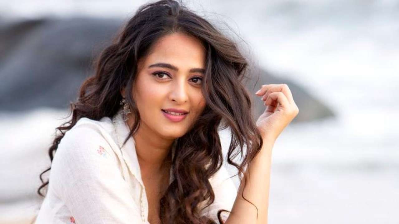 பிரபல நிறுவனத்துடன் ஹாட்ரிக் அடிக்கும் அனுஷ்க...! புதிய படத்தின் அறிவிப்பை வெளியிட்ட தயாரிப்பு நிறுவனம்...! செம அப்டேட் போங்க! 