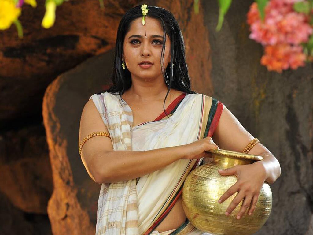 பிரபல நிறுவனத்துடன் ஹாட்ரிக் அடிக்கும் அனுஷ்க...! புதிய படத்தின் அறிவிப்பை வெளியிட்ட தயாரிப்பு நிறுவனம்...! செம அப்டேட் போங்க! 