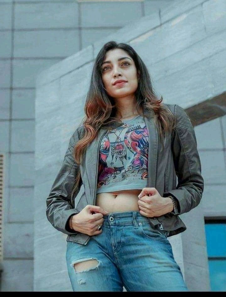 അങ്ങ് ചെങ്കോട്ടയില്‍ എത്തിയാലും ഫോട്ടോ ഷൂട്ട്: വൈറലായി റിതു മന്ത്രയുടെ പുതിയ ചിത്രങ്ങള്‍