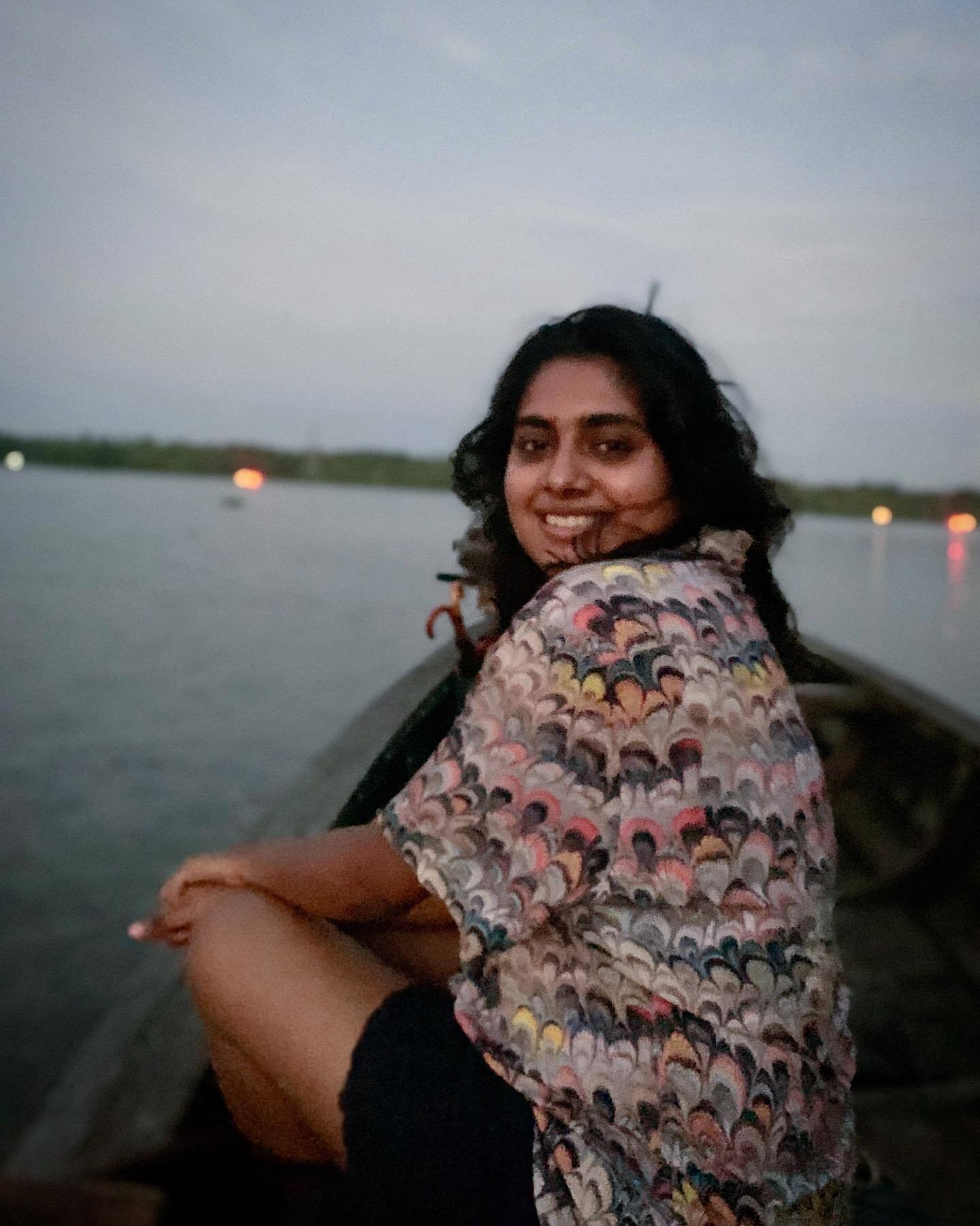 തനി നാടന്‍ ചിത്രങ്ങളുമായി നിമിഷ സജയന്‍; എവിടെയാണീ കാക്കത്തുരുത്ത്?