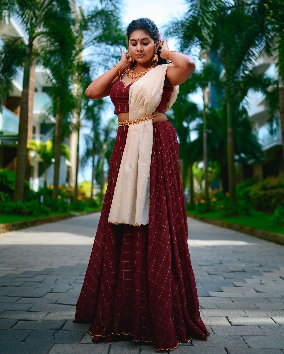 തനി നാടന്‍ ചിത്രങ്ങളുമായി നിമിഷ സജയന്‍; എവിടെയാണീ കാക്കത്തുരുത്ത്?