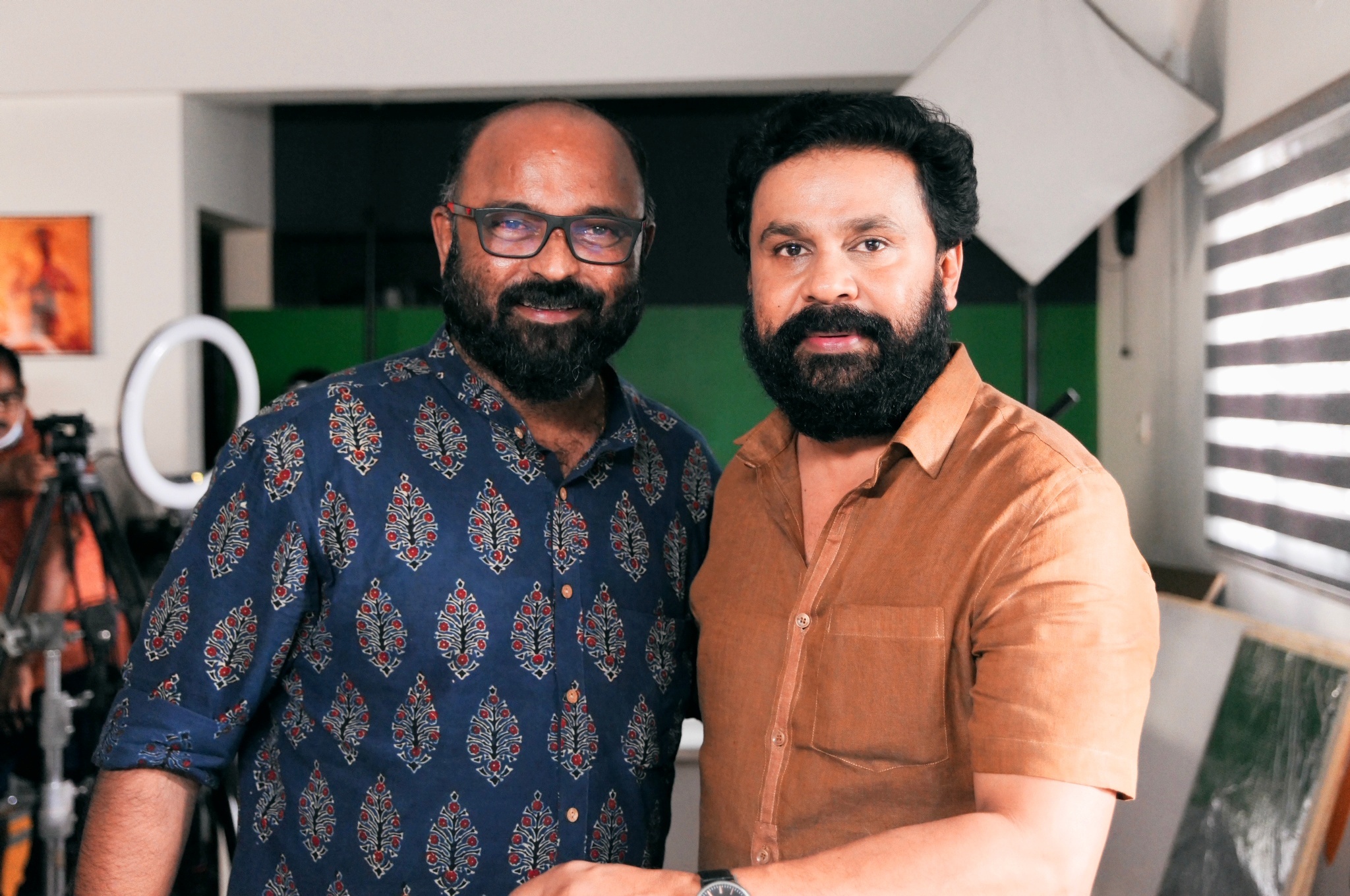  ഇത് പുതിയ ലുക്ക്.. കട്ട താടിയിൽ ദിലീപ് ..'വോയ്സ് ഓഫ് സത്യനാഥൻ' ഷൂട്ടിംഗ് ചിത്രങ്ങൾ വൈറൽ 