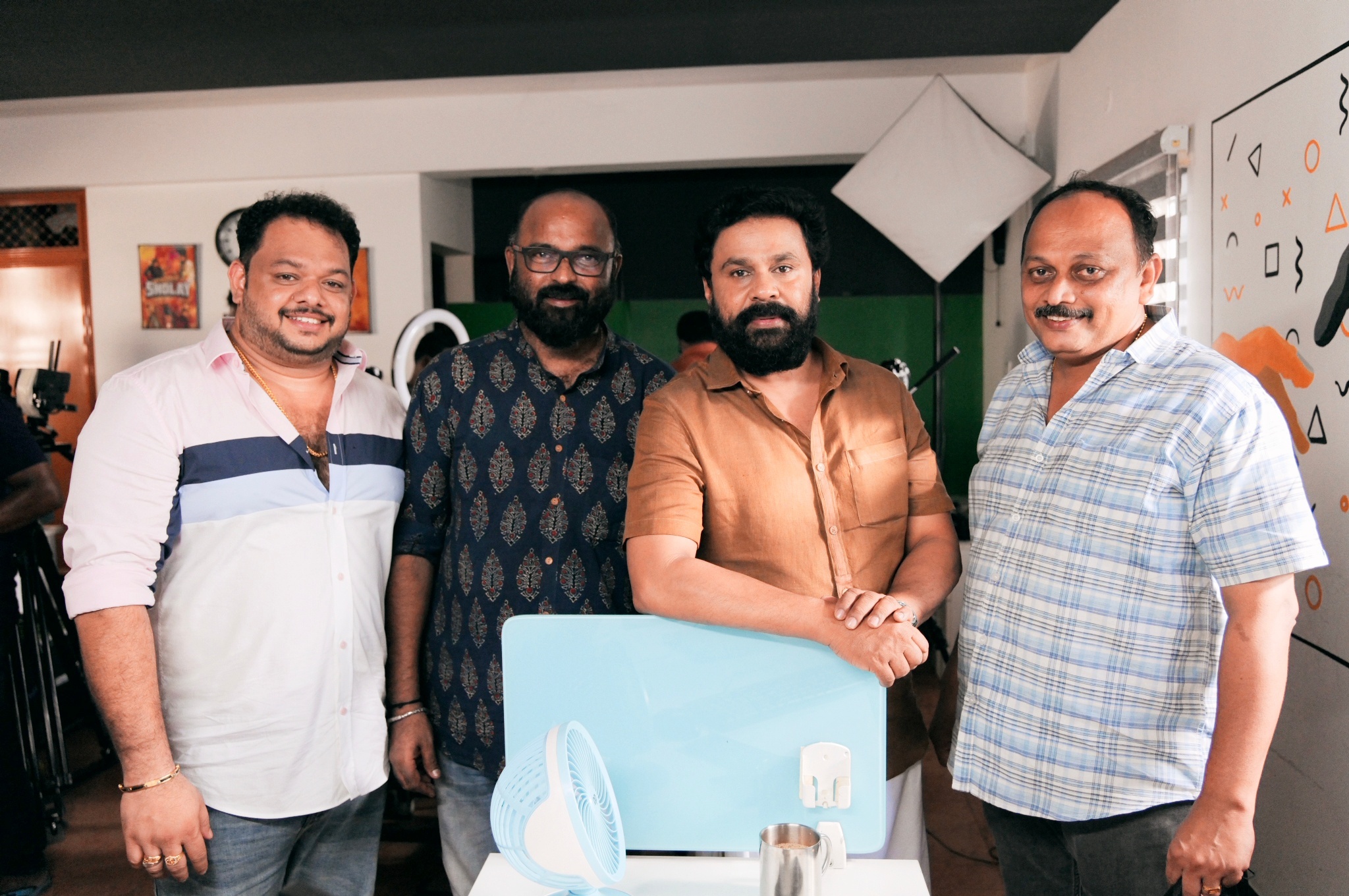  ഇത് പുതിയ ലുക്ക്.. കട്ട താടിയിൽ ദിലീപ് ..'വോയ്സ് ഓഫ് സത്യനാഥൻ' ഷൂട്ടിംഗ് ചിത്രങ്ങൾ വൈറൽ 