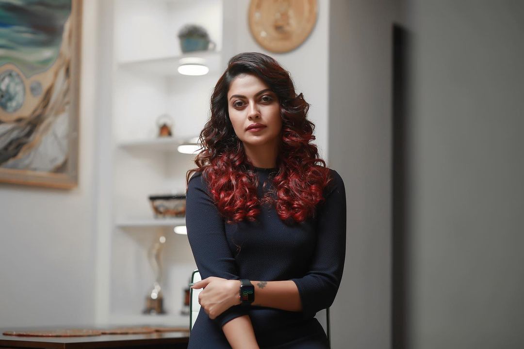 മഞ്ഞക്കോടിയുടുത്ത് മഞ്ഞക്കിളി പോലെ അനുശ്രീ: വൈറലായി പുതിയ ഫോട്ടോഷൂട്ട്