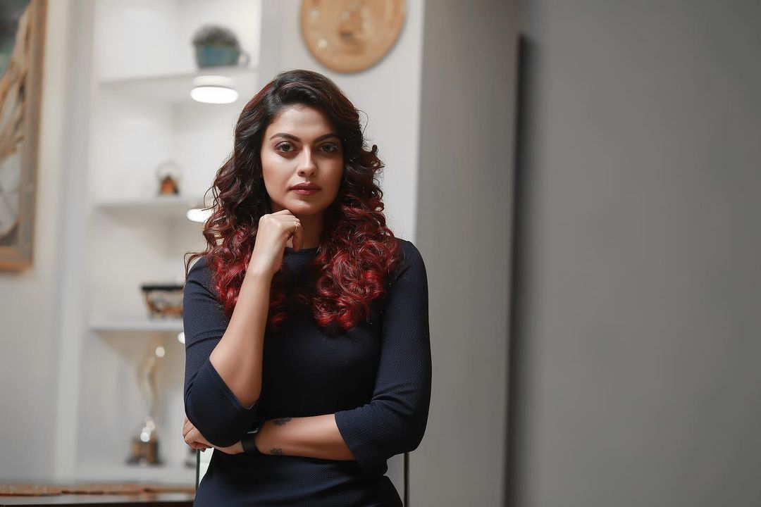 മഞ്ഞക്കോടിയുടുത്ത് മഞ്ഞക്കിളി പോലെ അനുശ്രീ: വൈറലായി പുതിയ ഫോട്ടോഷൂട്ട്