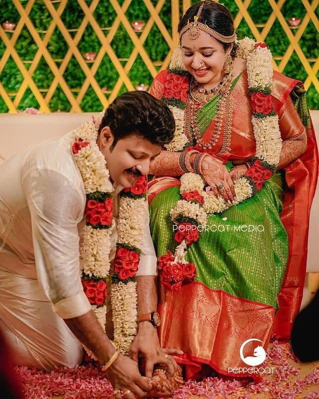 മുത്തം നല്‍കി കൂടെ കൂട്ടി!! ചന്ദ്ര ലക്ഷ്മണ്‍ ഇനി ടോഷിന്റെ 'സ്വന്തം സുജാത'... വിവാഹ ചിത്രങ്ങള്‍