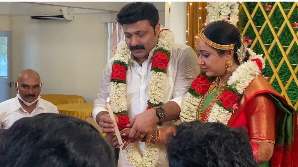 മുത്തം നല്‍കി കൂടെ കൂട്ടി!! ചന്ദ്ര ലക്ഷ്മണ്‍ ഇനി ടോഷിന്റെ 'സ്വന്തം സുജാത'... വിവാഹ ചിത്രങ്ങള്‍