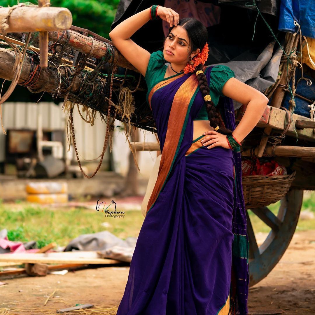 ദാവണിയുടുത്ത് നാടന്‍ ലുക്ക്; മോഡേണ്‍ ലുക്കില്‍ ഗ്ലാമറസ്; ഷംന കാസിമിന്റെ പുതിയ ചിത്രങ്ങല്‍ വൈറലാവുന്നു