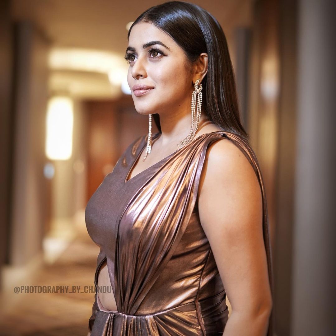 ദാവണിയുടുത്ത് നാടന്‍ ലുക്ക്; മോഡേണ്‍ ലുക്കില്‍ ഗ്ലാമറസ്; ഷംന കാസിമിന്റെ പുതിയ ചിത്രങ്ങല്‍ വൈറലാവുന്നു