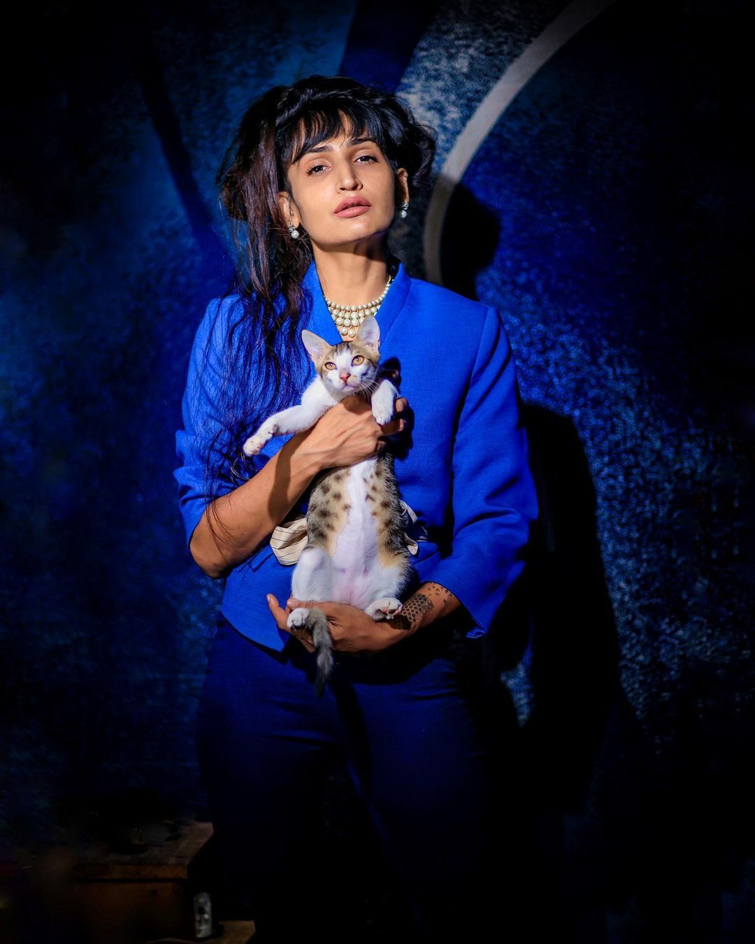 ഈ ലുക്ക് പൊളിച്ചടുക്കി: ഡിംപല്‍ ഭാലിന്റെ പുത്തന്‍ ഗെറ്റപ്പ് ഏറ്റെടുത്ത് ആരാധകര്‍ 