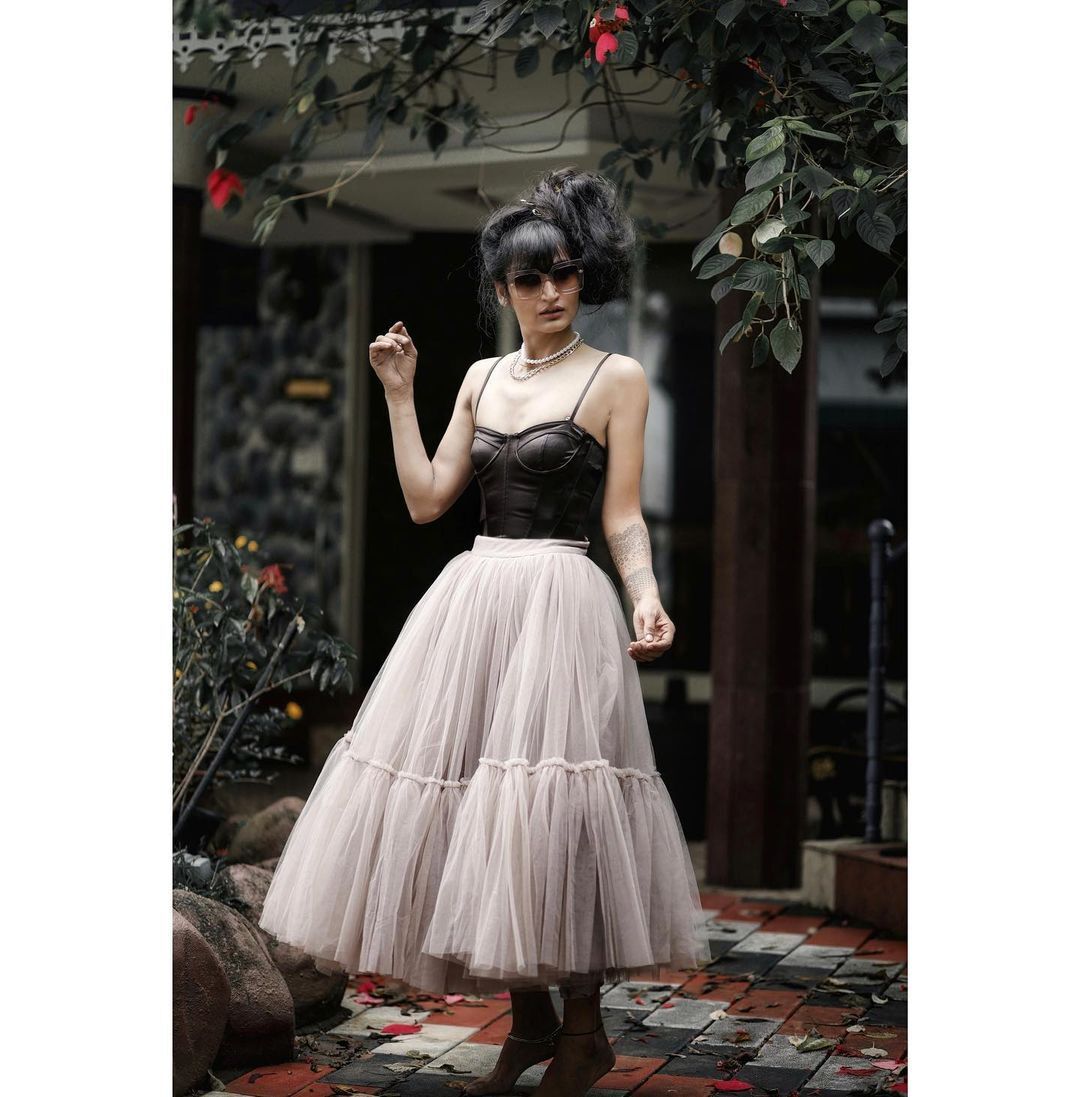 ഈ ലുക്ക് പൊളിച്ചടുക്കി: ഡിംപല്‍ ഭാലിന്റെ പുത്തന്‍ ഗെറ്റപ്പ് ഏറ്റെടുത്ത് ആരാധകര്‍ 