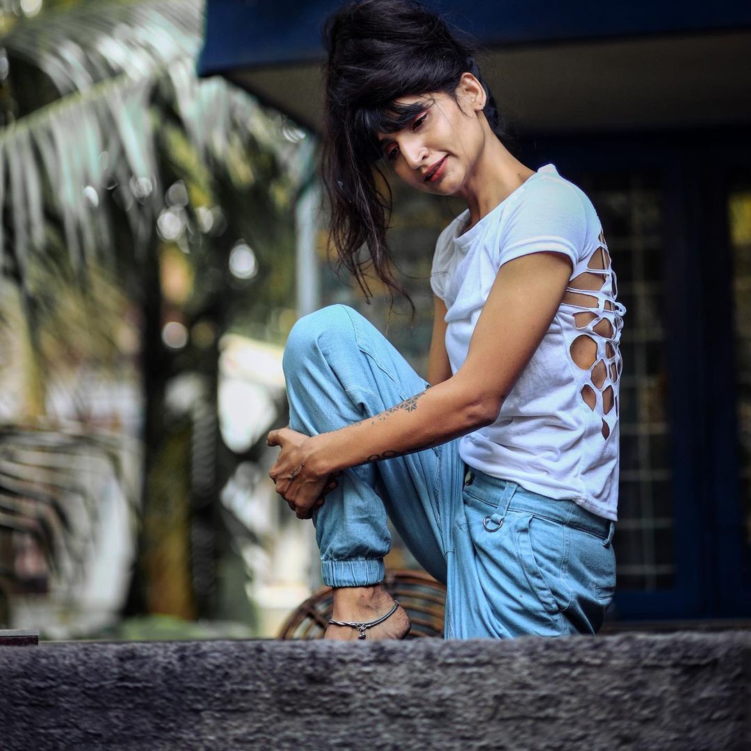 ഈ ലുക്ക് പൊളിച്ചടുക്കി: ഡിംപല്‍ ഭാലിന്റെ പുത്തന്‍ ഗെറ്റപ്പ് ഏറ്റെടുത്ത് ആരാധകര്‍ 