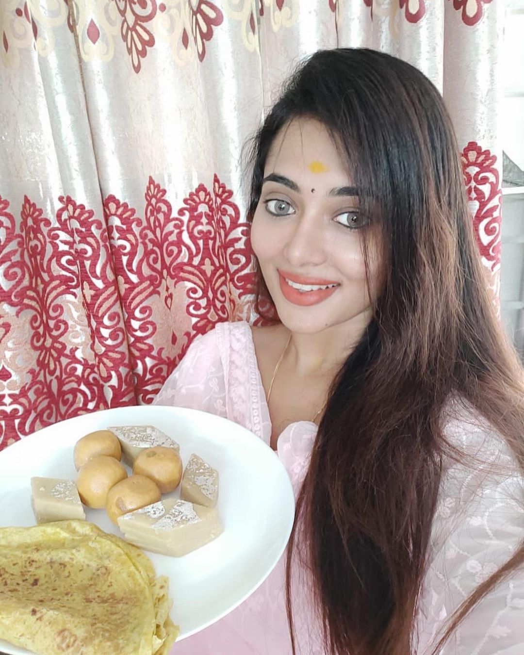 സായം സന്ധ്യയില്‍ ചെറായി ബീച്ചില്‍: നടി രമ്യ പണിക്കരുടെ ചിത്രങ്ങള്‍ വൈറല്‍