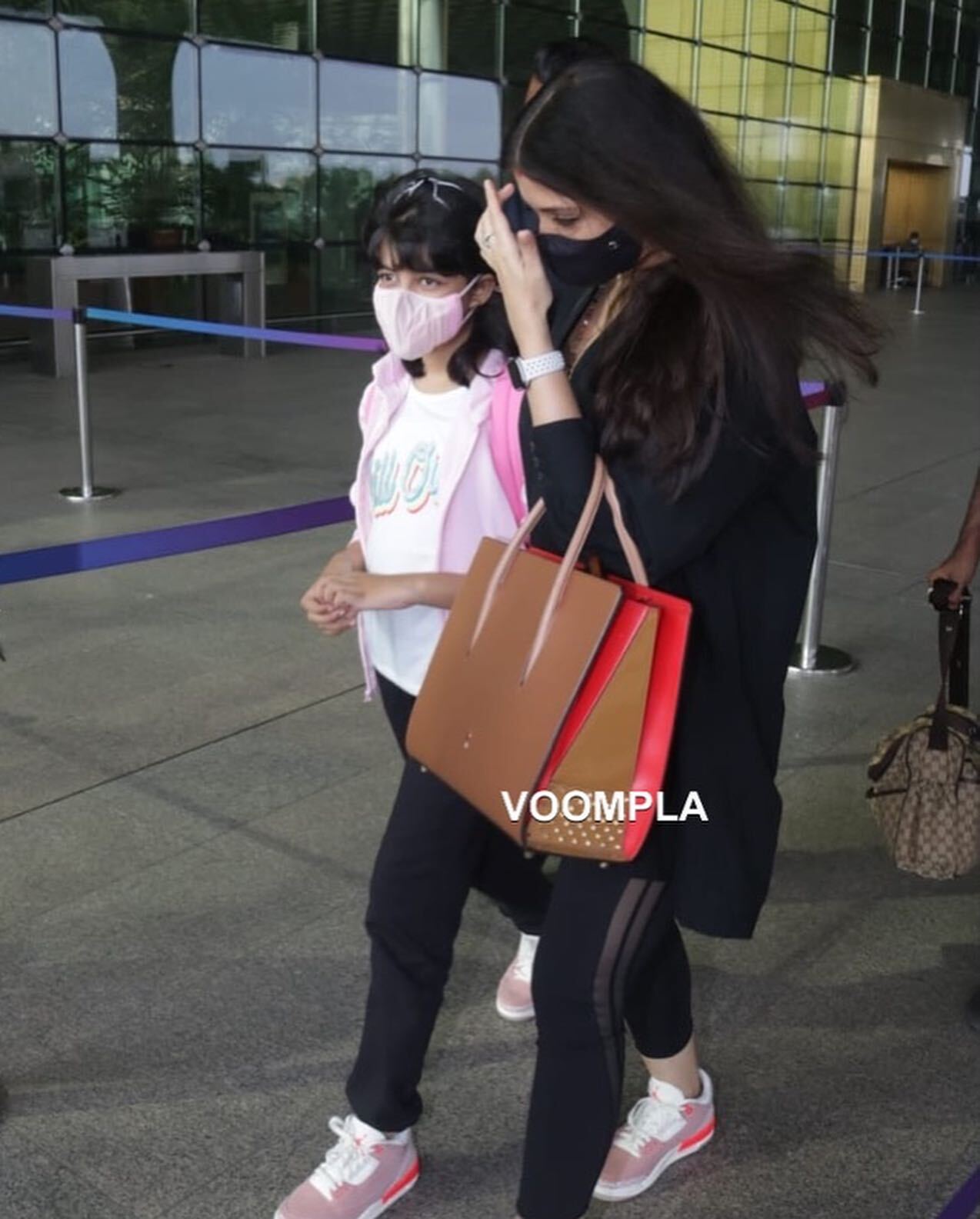 മുഖം കൊടുക്കാതെ താരസുന്ദരി; ആരാധ്യയെ വിടാതെ ഐശ്വര്യ റായ്... പുതിയ ചിത്രങ്ങള്‍ വൈറല്‍