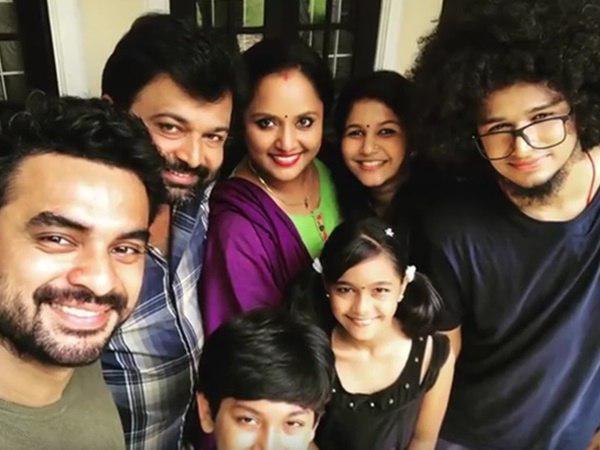 ലച്ചുവിനെ ചേര്‍ത്ത് പിടിച്ച് നീലു: നിഷ സാരംഗിന്റെയും ജൂഹി റുസ്തഗി പുതിയ ചിത്രം വൈറല്‍