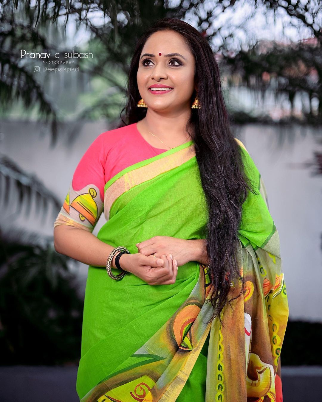 ലച്ചുവിനെ ചേര്‍ത്ത് പിടിച്ച് നീലു: നിഷ സാരംഗിന്റെയും ജൂഹി റുസ്തഗി പുതിയ ചിത്രം വൈറല്‍