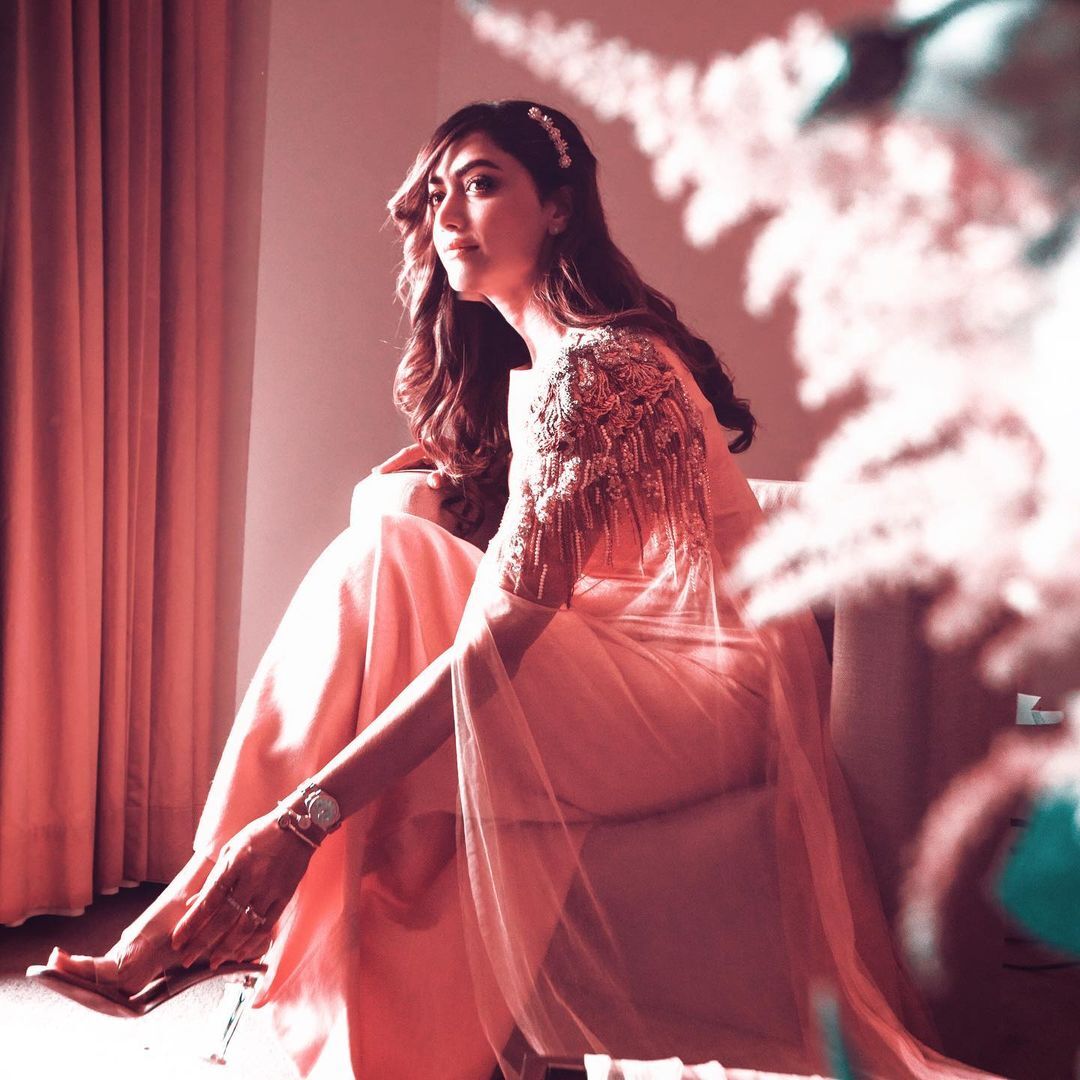  ഇതെന്തൊരു സൗന്ദര്യമാണ്..കണ്ണെടുക്കാനാകില്ല..ആനക്കൊമ്പനൊപ്പം ചേർന്ന് നിന്ന് മംമ്തയുടെ ഫോട്ടോ ഷൂട്ട്..വൈറൽ