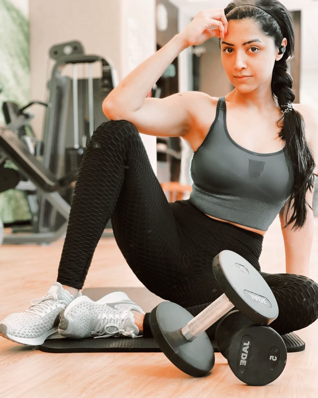  ഇതെന്തൊരു സൗന്ദര്യമാണ്..കണ്ണെടുക്കാനാകില്ല..ആനക്കൊമ്പനൊപ്പം ചേർന്ന് നിന്ന് മംമ്തയുടെ ഫോട്ടോ ഷൂട്ട്..വൈറൽ