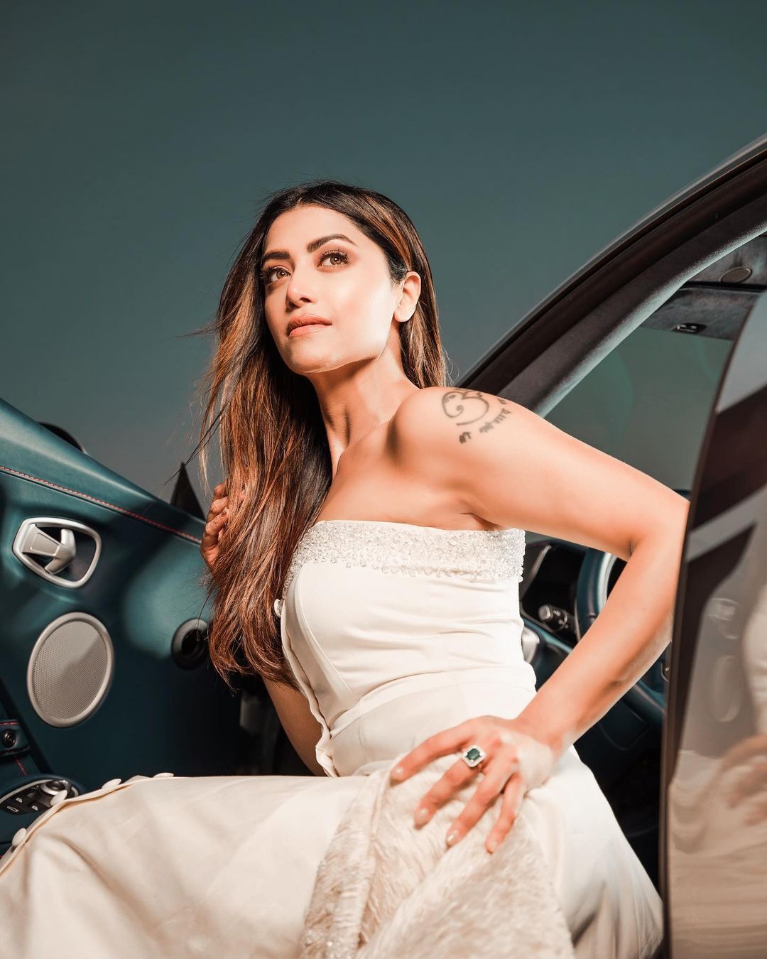  ഇതെന്തൊരു സൗന്ദര്യമാണ്..കണ്ണെടുക്കാനാകില്ല..ആനക്കൊമ്പനൊപ്പം ചേർന്ന് നിന്ന് മംമ്തയുടെ ഫോട്ടോ ഷൂട്ട്..വൈറൽ