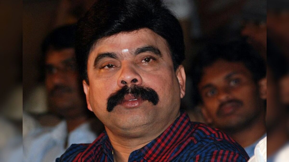 ஓஹோ..பவர்ஸ்டார் நடக்க முடியாமல் போனதிற்கு இது தான் காரணமா?.... உன்மையை போட்டு உடைத்த பவர்ஸ்டார் சீனிவாசன்!  
