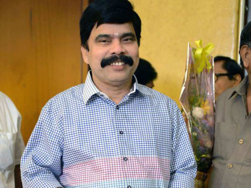 ஓஹோ..பவர்ஸ்டார் நடக்க முடியாமல் போனதிற்கு இது தான் காரணமா?.... உன்மையை போட்டு உடைத்த பவர்ஸ்டார் சீனிவாசன்!  