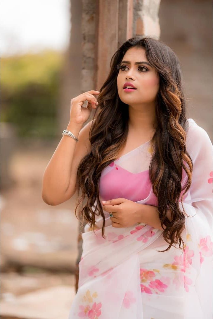 சீரியல் வில்லிக்கு ஆண் குழந்தையா?..... இணையத்தில் பதிவிட்டு ரசிகர்களுக்கு ஷாக் கொடுத்த வில்லி...! யாருப்பா அந்த வில்லி?