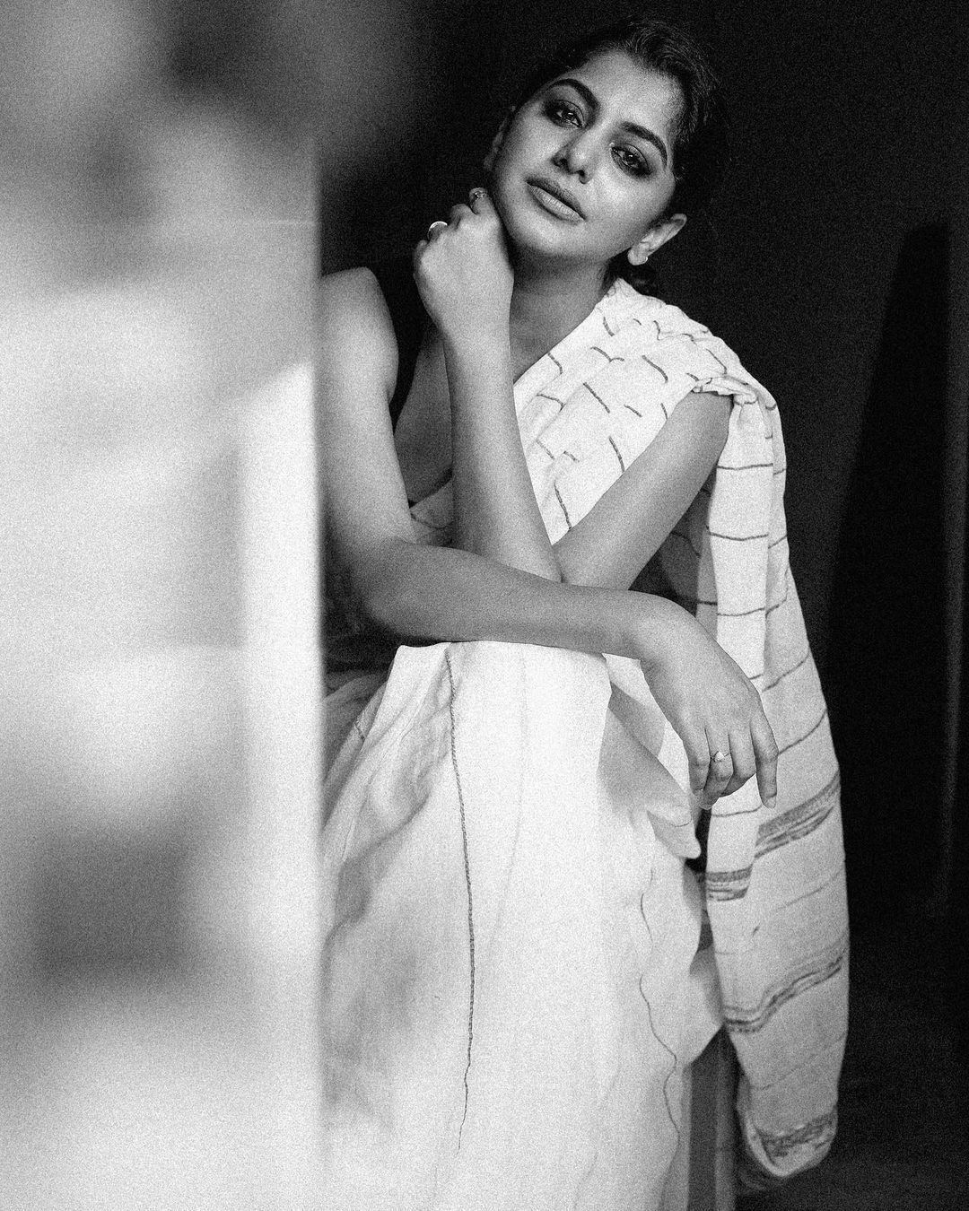 കറുപ്പോ വെളുപ്പോ? നിങ്ങള്‍ ഏത് തിരഞ്ഞെടുക്കും; പുതിയ ചിത്രങ്ങളുമായി മീര നന്ദന്‍