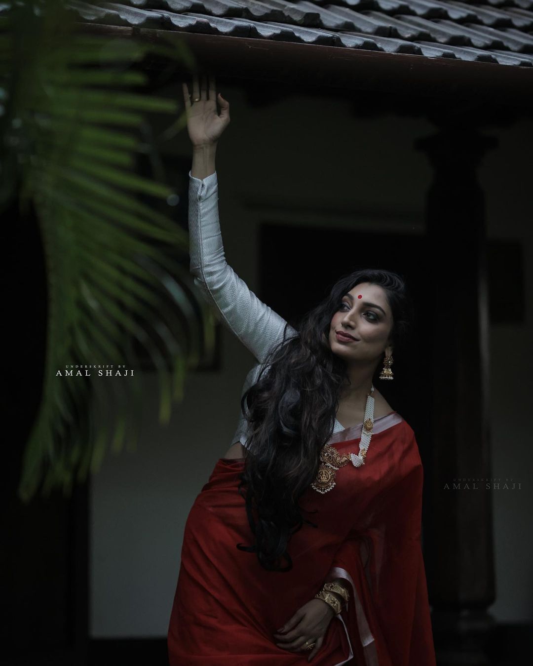 ഋതു മന്ത്ര സന്യാസത്തിലോ?... വളരെ ദൂരെ... പുതിയ ചിത്രങ്ങള്‍ വൈറല്‍