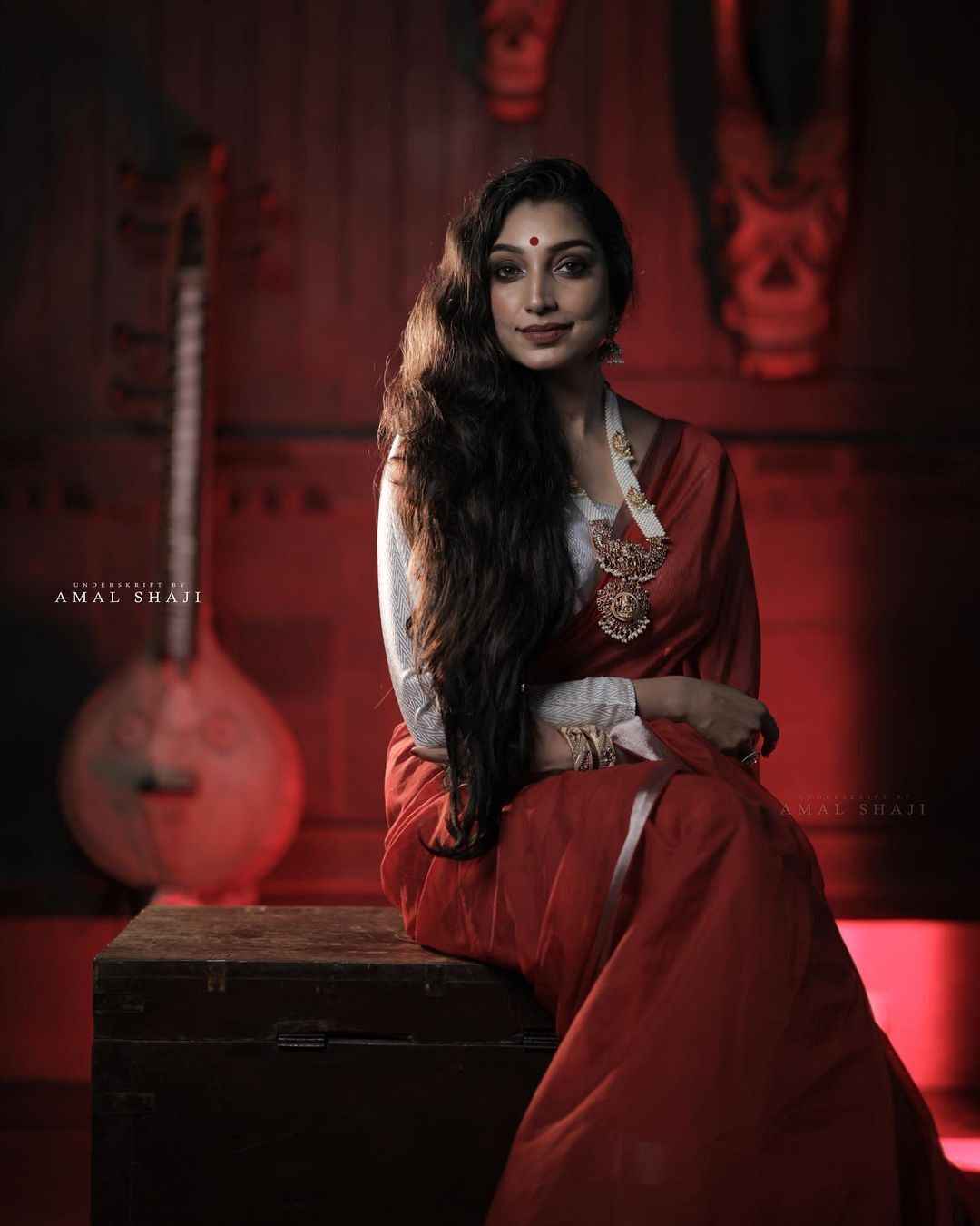 ഋതു മന്ത്ര സന്യാസത്തിലോ?... വളരെ ദൂരെ... പുതിയ ചിത്രങ്ങള്‍ വൈറല്‍