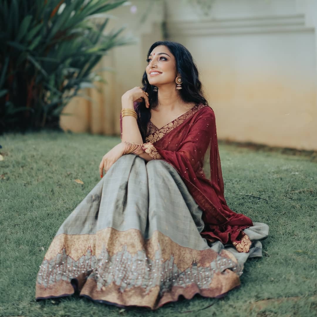 ഋതു മന്ത്ര സന്യാസത്തിലോ?... വളരെ ദൂരെ... പുതിയ ചിത്രങ്ങള്‍ വൈറല്‍