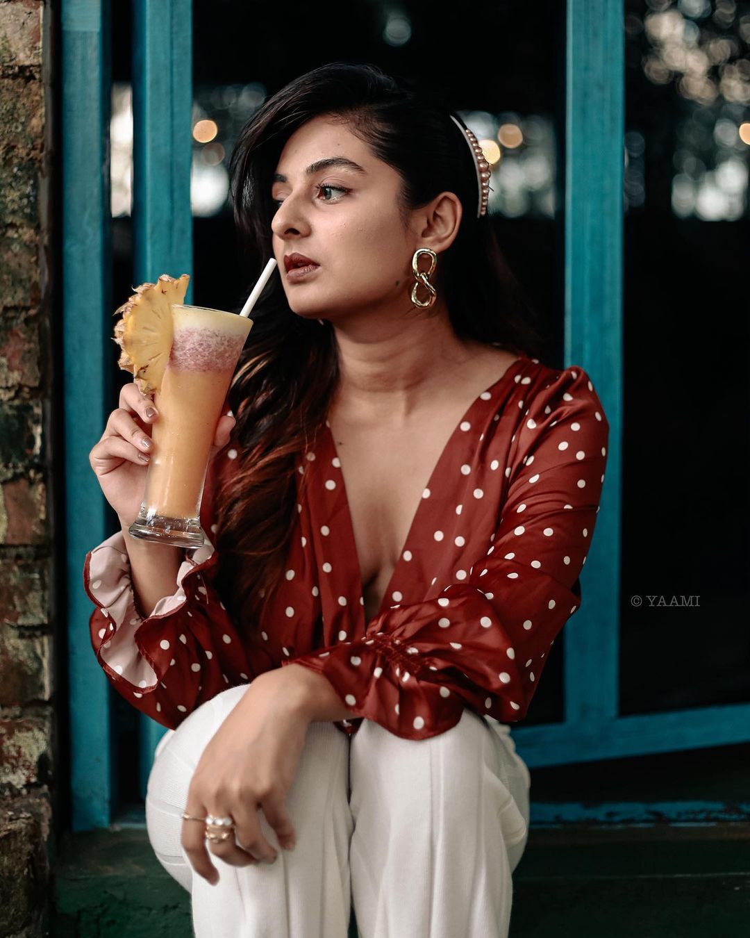 ഗ്ലാമറസ് ലുക്കില്‍ വിന്റേജ് ബ്യൂട്ടിയായി എസ്തര്‍ വൈറലായി പുതിയ ചിത്രങ്ങള്‍ 