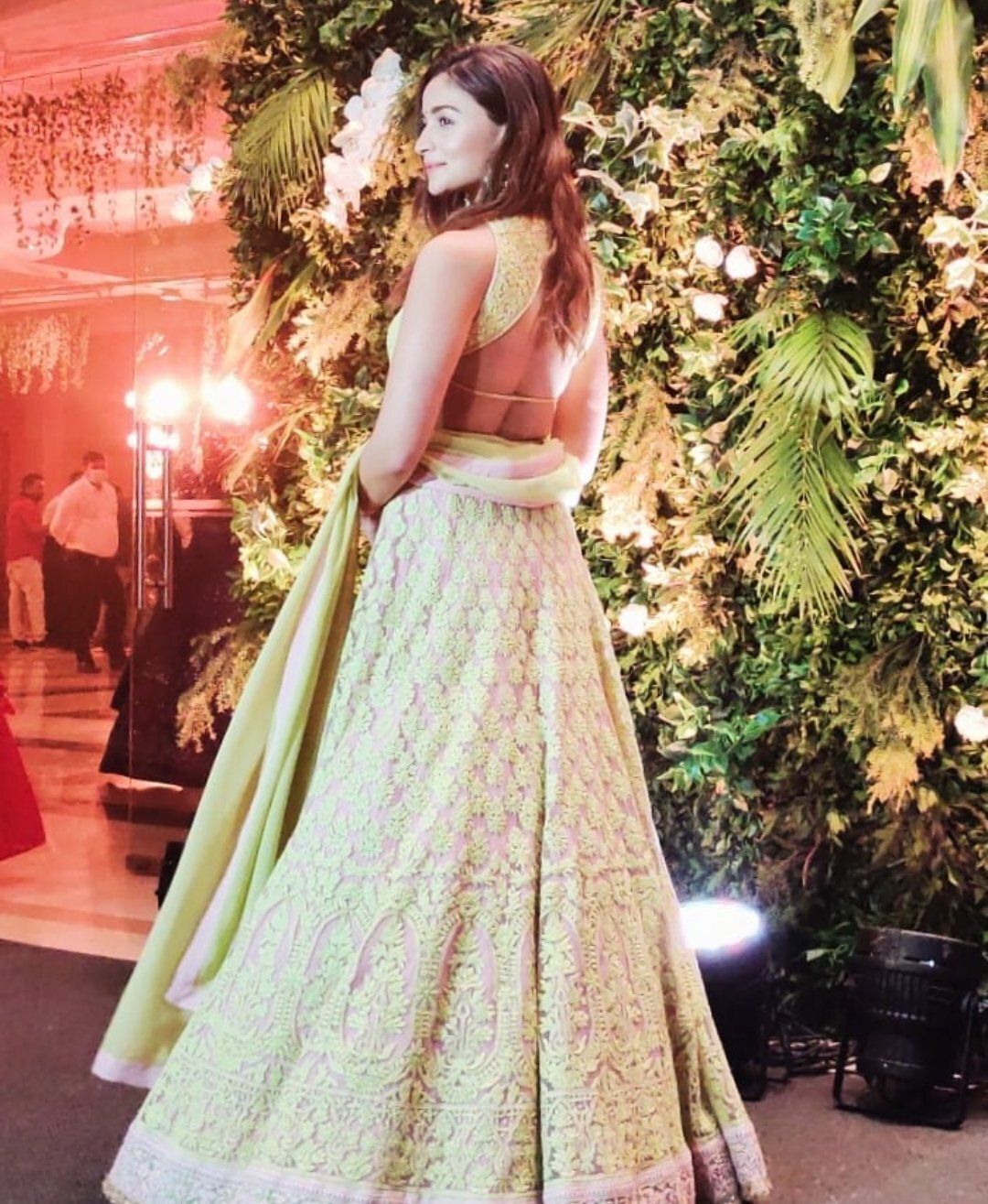  'അയ്യോ!! നടി ആലിയ ബട്ട് ബ്ലൗസ് തിരിച്ചിട്ട് വിവാഹ വേദിയിൽ'; നടിയെ ട്രോളി കൊന്ന് സോഷ്യൽ മീഡിയ..വൈറൽ ചിത്രങ്ങൾ 