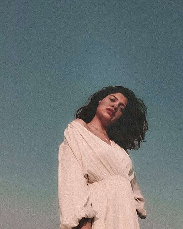 തോളിലൊരു റോസാപ്പൂവ്, അതുപോലെ സുന്ദരം: സ്റ്റൈലിഷ് ചിത്രങ്ങളുമായി നടി അര്‍ച്ചന കവി