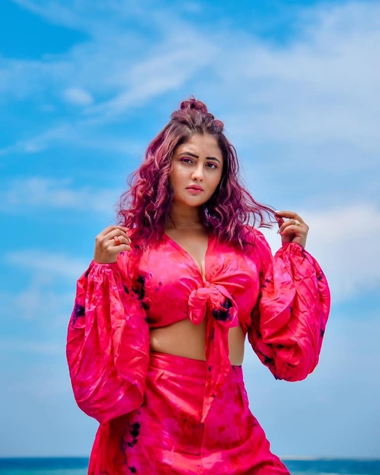 টিভি অভিনেত্রী রেশমি দেশাইয়ের বোল্ড ফটোশ্যুট, দেখুন ছবি