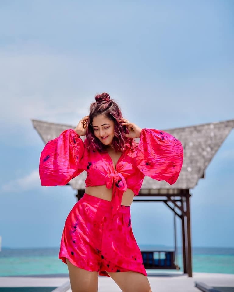 টিভি অভিনেত্রী রেশমি দেশাইয়ের বোল্ড ফটোশ্যুট, দেখুন ছবি