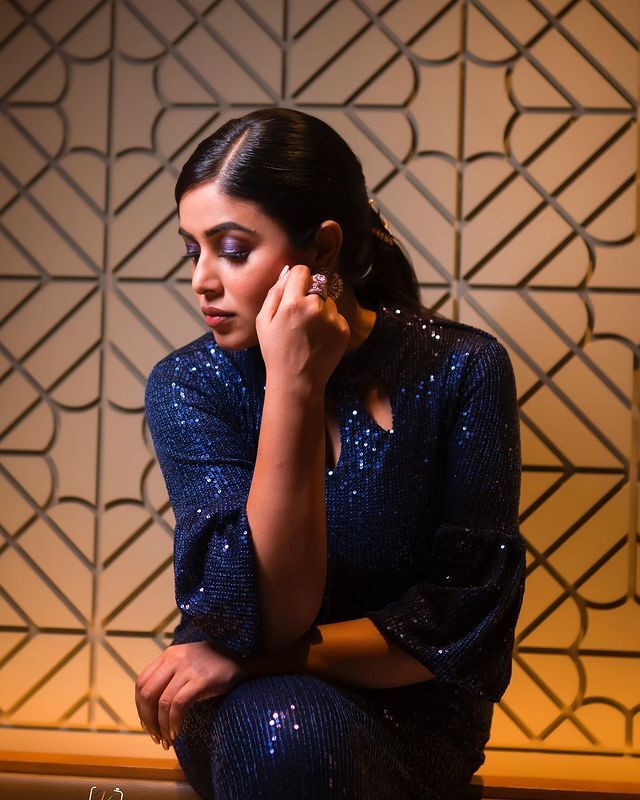 పూర్ణ ఓరచూపులు ఎవరికోసం..! (ఫోటోలు)