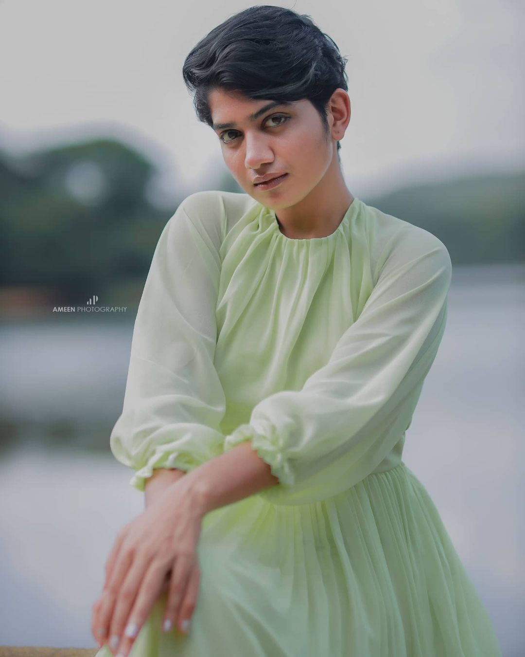 എന്താണ് പരിപാടി? വൈറ്റ് ഗൗണിട്ട് കുസൃതി ചിരിയുമായി നടി അനാർക്കലി മരയ്ക്കാർ... ബ്രൈഡൽ ലുക്ക് വൻ വൈറൽ