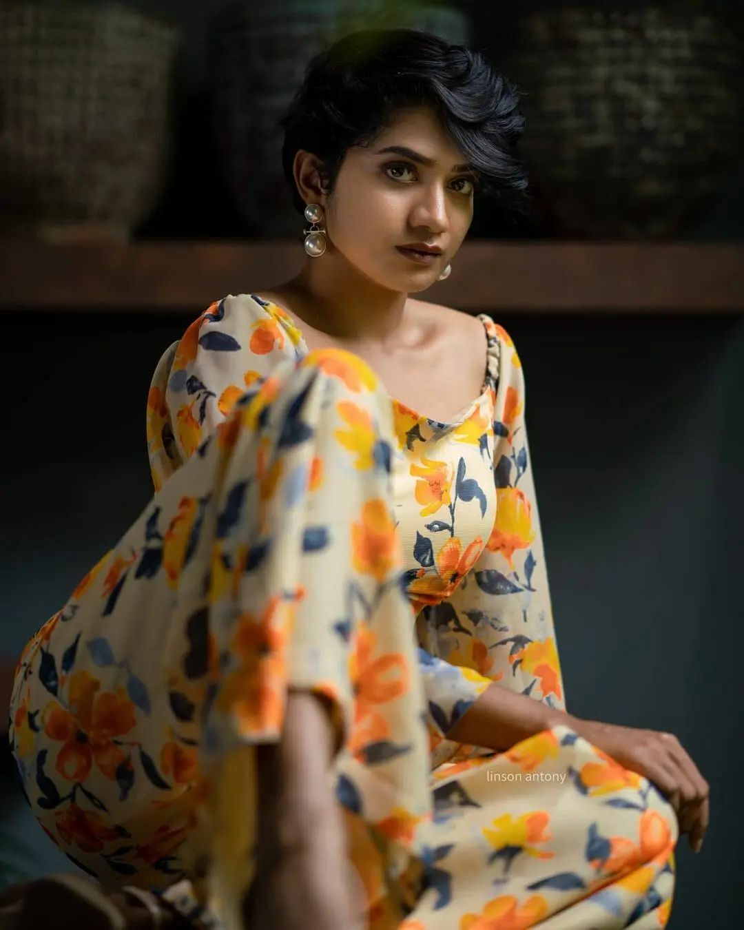 എന്താണ് പരിപാടി? വൈറ്റ് ഗൗണിട്ട് കുസൃതി ചിരിയുമായി നടി അനാർക്കലി മരയ്ക്കാർ... ബ്രൈഡൽ ലുക്ക് വൻ വൈറൽ